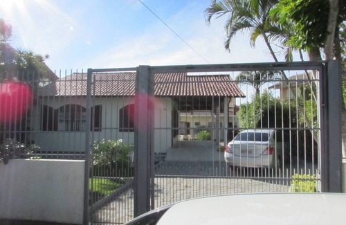 Ingleses Centro House | House and apartment with pool and air conditioning 50 m from the beach - 6 bedrooms and 1 suite