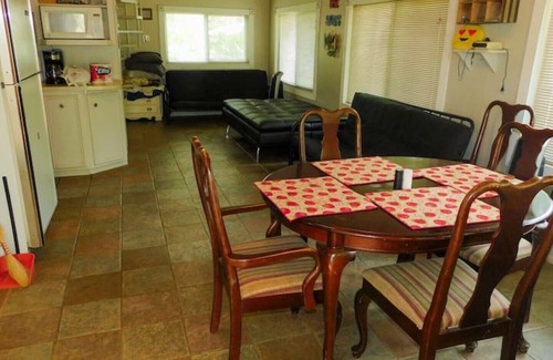 Kingsland Cottage | house and lighted deck fenced yardn