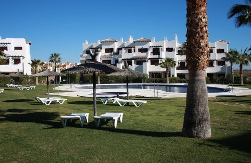 Vera Ski Chalet | House at 1500m from the Beach, in Gated Community with Wifi and Community Pool