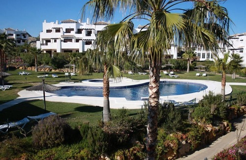 Vera Ski Chalet | House at 1500m from the Beach, in Gated Community with Wifi and Community Pool