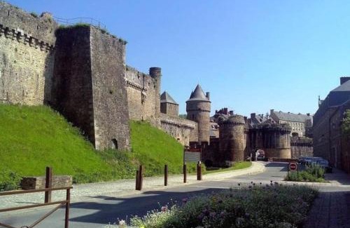 Montaubert - Rille - Saint-Sulpice House | House at the foot of the castle of Fougeres