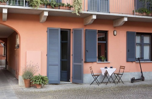 Langhe and Roero Apartment | House by Giò charming, 50 m from the cathedral, parking space in the inner courtyard