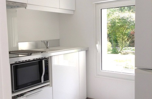 Varennes-Jarcy House | House by the river.