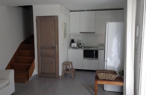 Varennes-Jarcy House | House by the river.