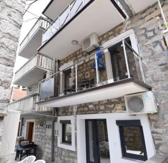 Lepetane House | House by The Sea