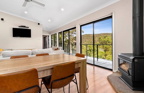Gunderman House | House by the stream. Hawkesbury river hideaway- Privacy and views.