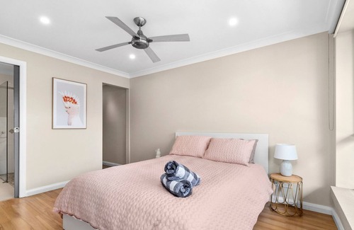 Gunderman House | House by the stream. Hawkesbury river hideaway- Privacy and views.