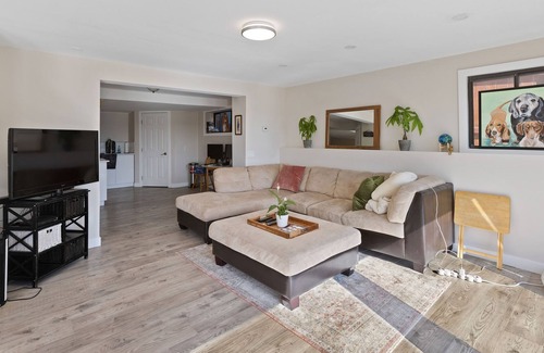 Chestermere House | House