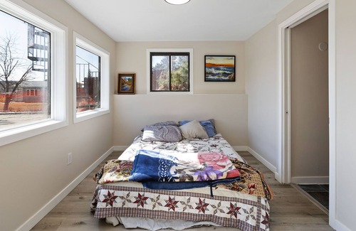 Chestermere House | House