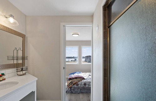 Chestermere House | House