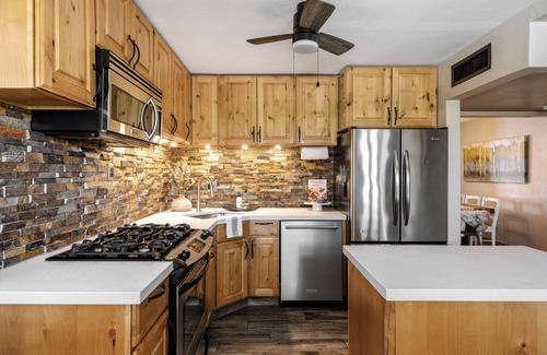 Cavalier Vista House | House + Casita, Swim Machine, Heated Pool, Spa, Near Old Town Scottsdale