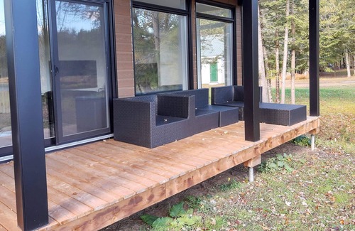 Stanstead Township House | House directly on the lake front