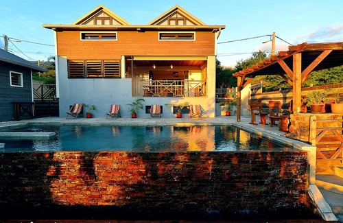 Le Portail House | House facing the ocean, idyllic setting.