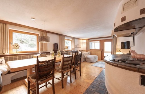 Pettneu am Arlberg Apartment | ☆ House for 17 people | 2 balconies | 3 kitchens