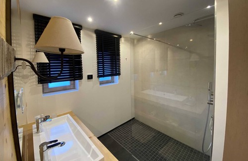 Pettneu am Arlberg Apartment | ☆ House for 17 people | 2 balconies | 3 kitchens