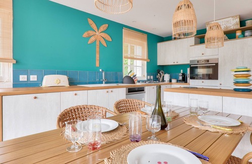 Arradon Ski Chalet | House for 8 with pool 500m from the beach