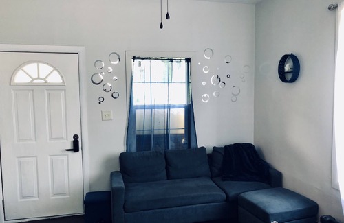 Adrian House | House for the Whole Family! Sleeps 7!