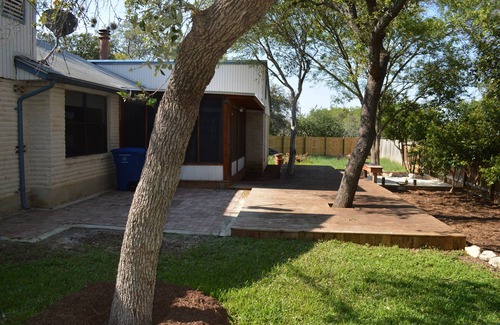San Antonio House | House Full Of Texas Music Memoralbilia & Decor Highlightng Texas Musicians