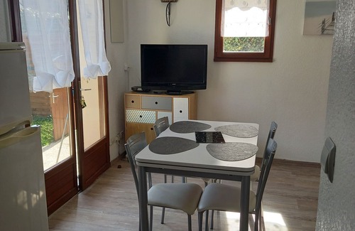 Erdeven House | House Gite 34 m2 swimming pool, 15mn walk from the beach Kerhillio