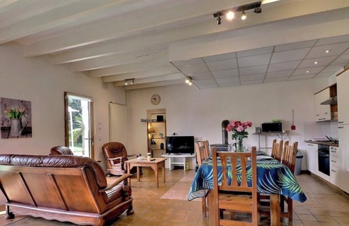 Quedillac House | House 'Gite Les Deux Pins De Trémel' with Private Pool, Private Terrace, and Wi-Fi