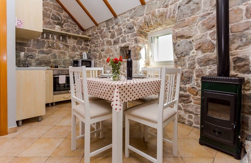 Gata House | House Gordana (41271-K1) - Gata