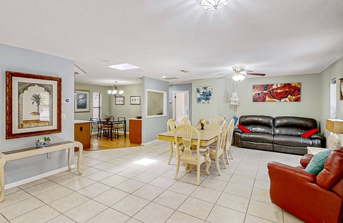 Spring Hill House | House & Hideaway with private pool, lanai, W/D, & dog-friendly