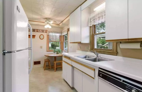 Kenny House | House in a quiet neighborhood 13 mins from downtown, airport and mall of america