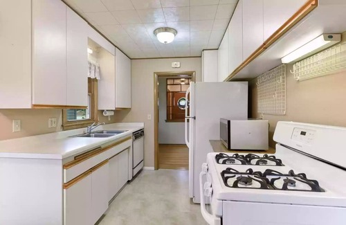 Kenny House | House in a quiet neighborhood 13 mins from downtown, airport and mall of america