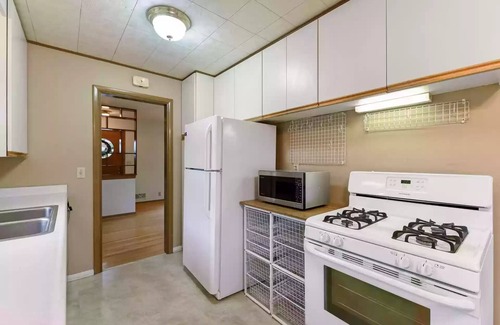 Kenny House | House in a quiet neighborhood 13 mins from downtown, airport and mall of america