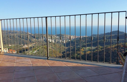 Lingueglietta House | House in ancient medieval village with terrace and beautiful sea view