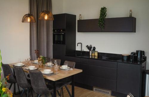 Maurik House | House in Arnhem with Rhine Views