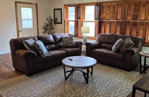 Bismarck House | House in central Bismarck location. Stay at a spacious 4-bedroom house