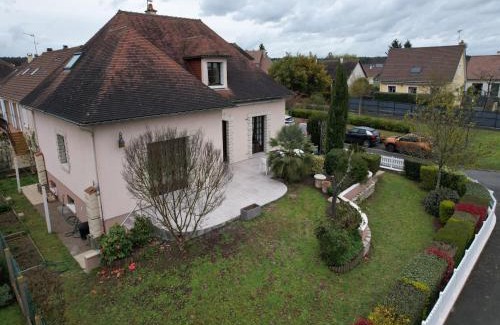 Change House | House in Changé near Le Mans Circuit