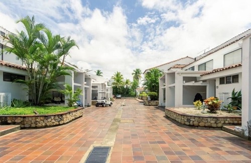 Girardot House | House in El Peñón country condominium
