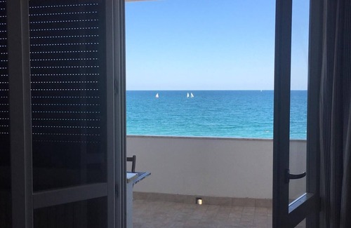 Porto Recanati Apartment | house in front of the sea