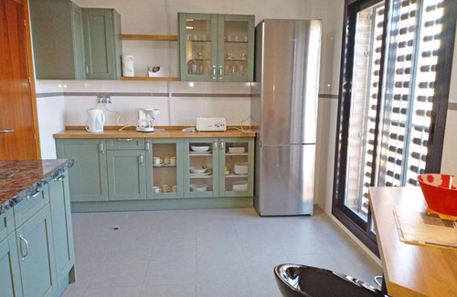Genil Ski Chalet | House in Granada with views and bus and commercial services.