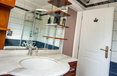 Lakithra House | House in Lakithra