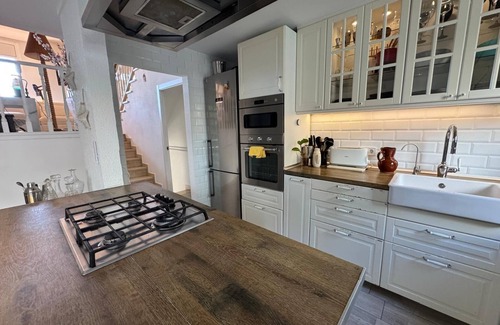 Masnou House | HOUSE IN MASNOU NEXT TO BEACH AND TRAIN