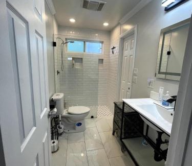 North Redondo House | House in Redondo Beach 2 bedroom 1 bath