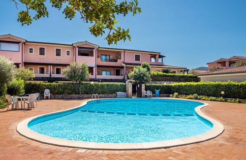 Murta Maria Apartment | House in residence with swimming pool 2 km from the sea