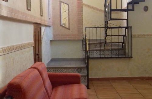 Torre del Greco House | house in the center of the coral city