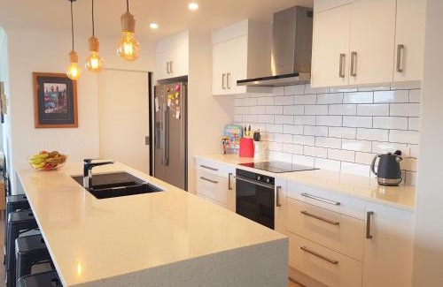 Waipahihi House | House In The Heights
