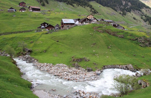 Wassen Ski Chalet | House in the middle of the Swiss Alps