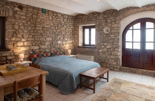 Collesanto Apartment | HOUSE IN THE VILLAGE Studio apartment with garden view