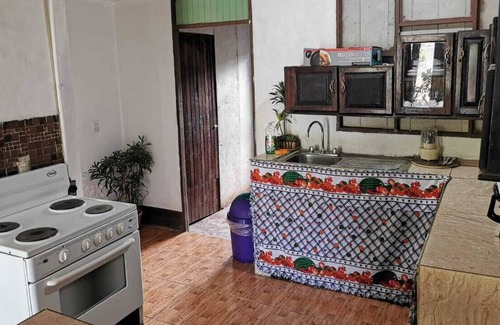 Veintisiete de Abril House | House in the village / Casa en el pueblo