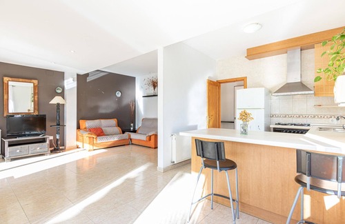 Sant Pere Pescador Ski Chalet | House La Poma- 6 people, quiet area, large outdoor space. Garage