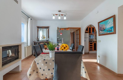 Sant Pere Pescador Ski Chalet | House Les Eiguades - private pool, garden, air conditioning, barbecue, wifi, parking.