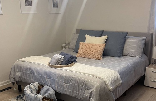 Whitehall House | House less than 10 miles Airport, Downtown, Shopping & Entertainment