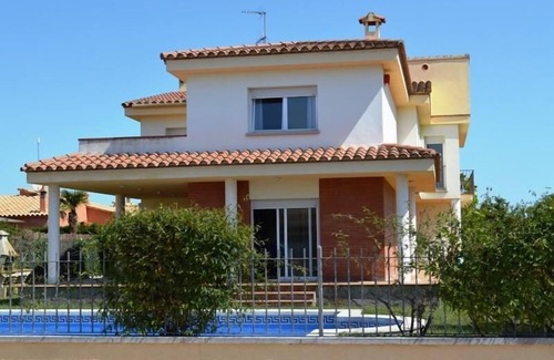 Sant Pere Pescador Ski Chalet | House Mario - pool, garden, grill, WI-FI, spacious.
