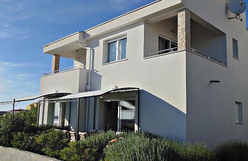 Rtina House | House Natali 70m from the beach - free EV top up